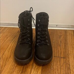 Cliffs by White Mountain Black Lace-Up Boots